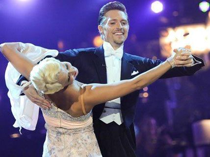 Haltung, bitte: Es wird wieder spannend bei den "Dancing Stars". Haltung, bitte: Es wird wieder spannend bei den "Dancing Stars".