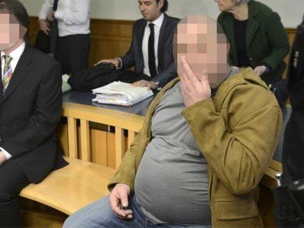 Die Angeklagten musste sich wegen eines Doppelmordes in Wien-Meidling vor Gericht verantworten. Die Angeklagten musste sich wegen eines Doppelmordes in Wien-Meidling vor Gericht verantworten.