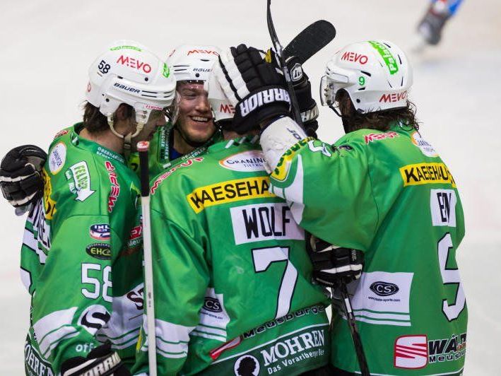 Der EHC Bregenzerwald feiert seinen ersten Meistertitel in der Klubgeschichte. Der EHC Bregenzerwald feiert seinen ersten Meistertitel in der Klubgeschichte.