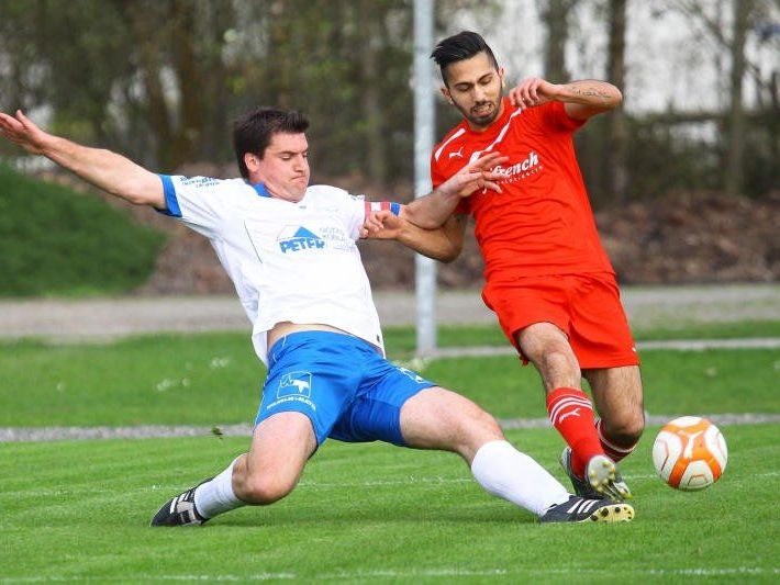 Güney Soylu schoss zwei Tore beim 3:2-Heimsieg von Schwarzach. Güney Soylu schoss zwei Tore beim 3:2-Heimsieg von Schwarzach.