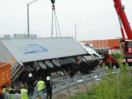 Großer Einsatz am Dienstag am Knoten Vösendorf. Großer Einsatz am Dienstag am Knoten Vösendorf.