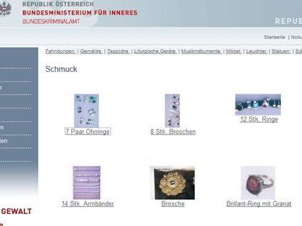 Online hat die Polizei Fotos von den gestohlenen Schmuckstücken veröffentlicht. Online hat die Polizei Fotos von den gestohlenen Schmuckstücken veröffentlicht.