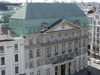 Aus der ehemaligen Länderbankzentrale in Wien wird ein Fünf-Sterne-Hotel. Aus der ehemaligen Länderbankzentrale in Wien wird ein Fünf-Sterne-Hotel.