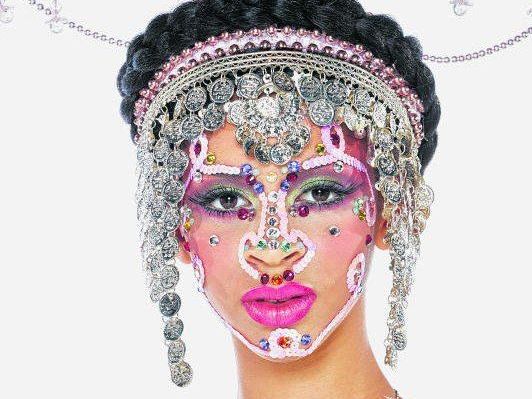 Kaum zu erkennen: Marika Pfanner beim Fotoshooting für den Life Ball. Das Thema ist 1001 Nacht. Kaum zu erkennen: Marika Pfanner beim Fotoshooting für den Life Ball. Das Thema ist 1001 Nacht.