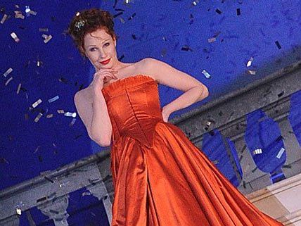 Burgtheater-Direktor Matthias Hartmann hat bekannt gegeben, dass Birgit Minichmayr wieder ans Burgtheater kommt. Burgtheater-Direktor Matthias Hartmann hat bekannt gegeben, dass Birgit Minichmayr wieder ans Burgtheater kommt.