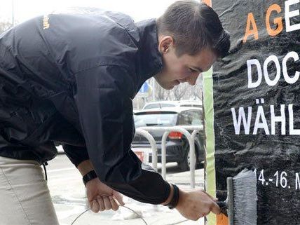 Die ÖH-Plakatwerbungen wurden vor den Uni-Gebäuden wieder entfernt.