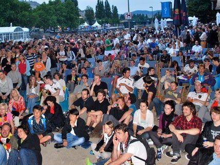 Das große "Piefke Public Viewing" an der Adria Wien sorgt für perfekte Stadionatmosphäre Das große "Piefke Public Viewing" an der Adria Wien sorgt für perfekte Stadionatmosphäre