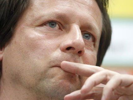 Rapid Trainer Peter Schöttel stellte sich zum letzten den Medien Rapid Trainer Peter Schöttel stellte sich zum letzten den Medien
