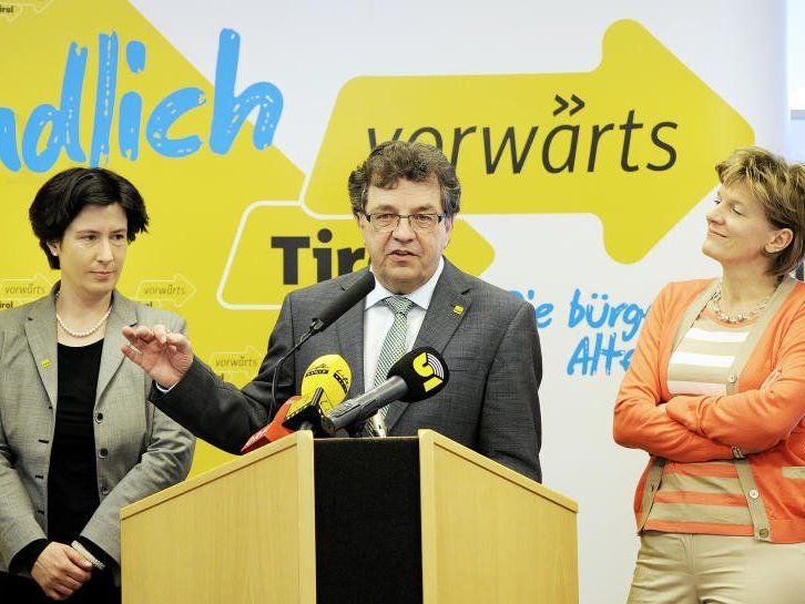Innsbrucks Bürgermeisterin Christine Oppitz-Plörer (rechts) zeigt sich ebenso besorgt. Innsbrucks Bürgermeisterin Christine Oppitz-Plörer (rechts) zeigt sich ebenso besorgt.