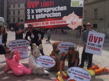 Der VGT protestierte für Tierschutz in der Verfassung.