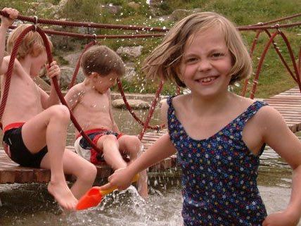 In Wien gibt es sechs Wasserspielplätze. In Wien gibt es sechs Wasserspielplätze.