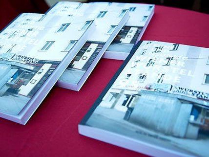 "95 Wiener Würstelstände" - kulinarische Anekdoten aus Wien. "95 Wiener Würstelstände" - kulinarische Anekdoten aus Wien.