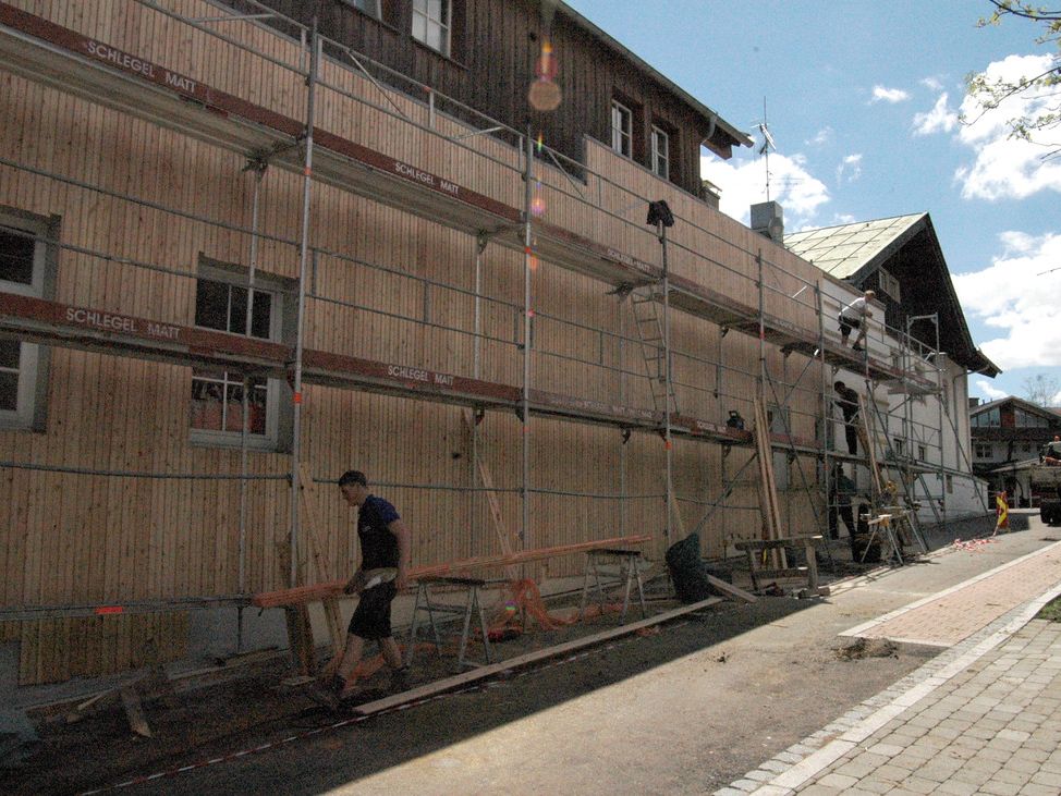 Neue Holzfassade für die "Walser Rettung". Neue Holzfassade für die "Walser Rettung".