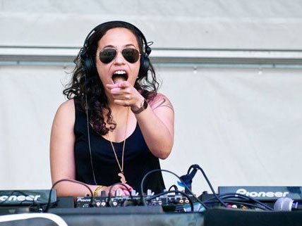 Vier DJ's haben noch die Chance beim Tomorrow Festival aufzutreten. Vier DJ's haben noch die Chance beim Tomorrow Festival aufzutreten.