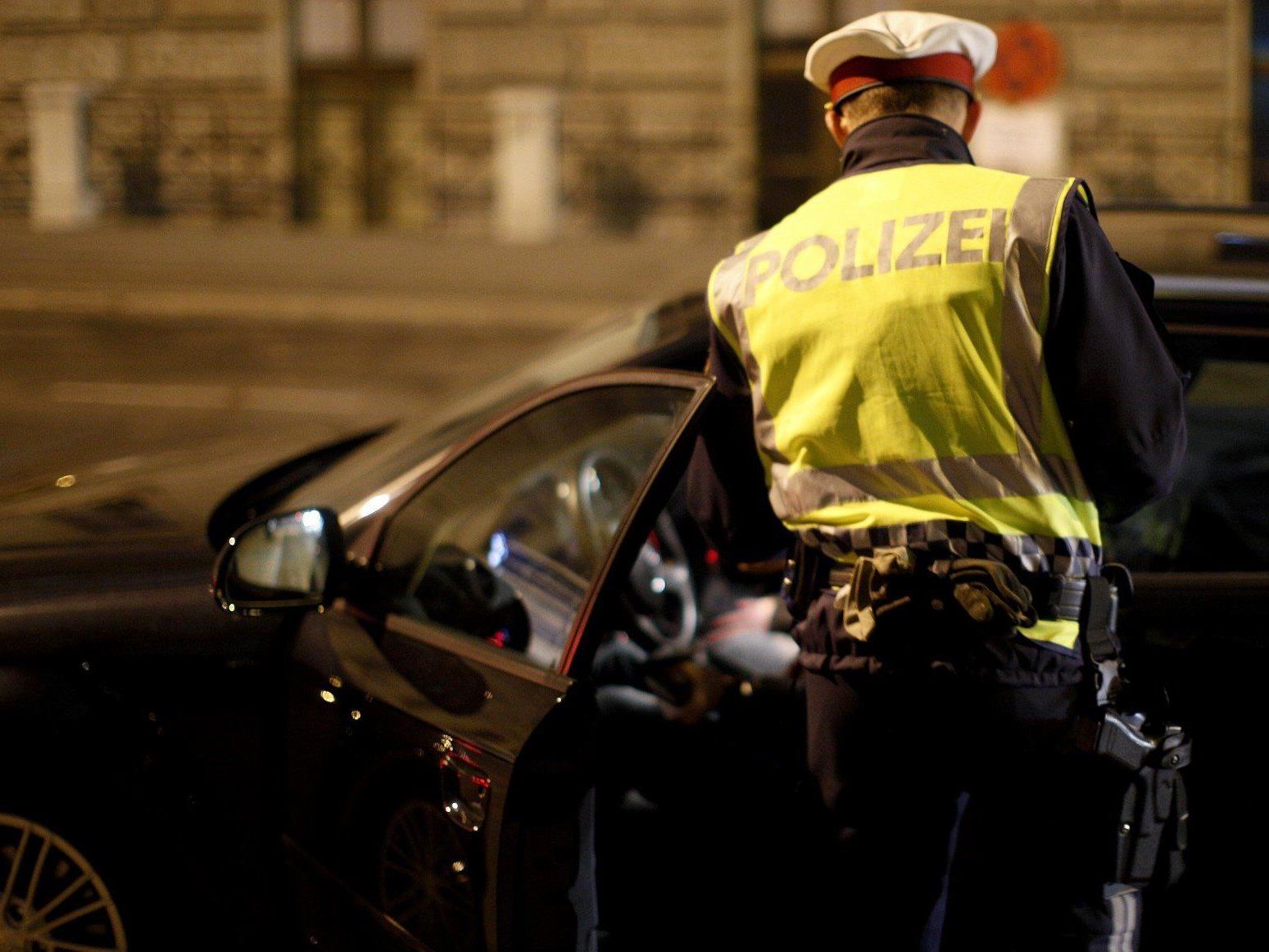 Alkotest verweigert und mehrere Knochenbrüche: Ein Wiener Polizist muss such vor dem UVS verantworten.