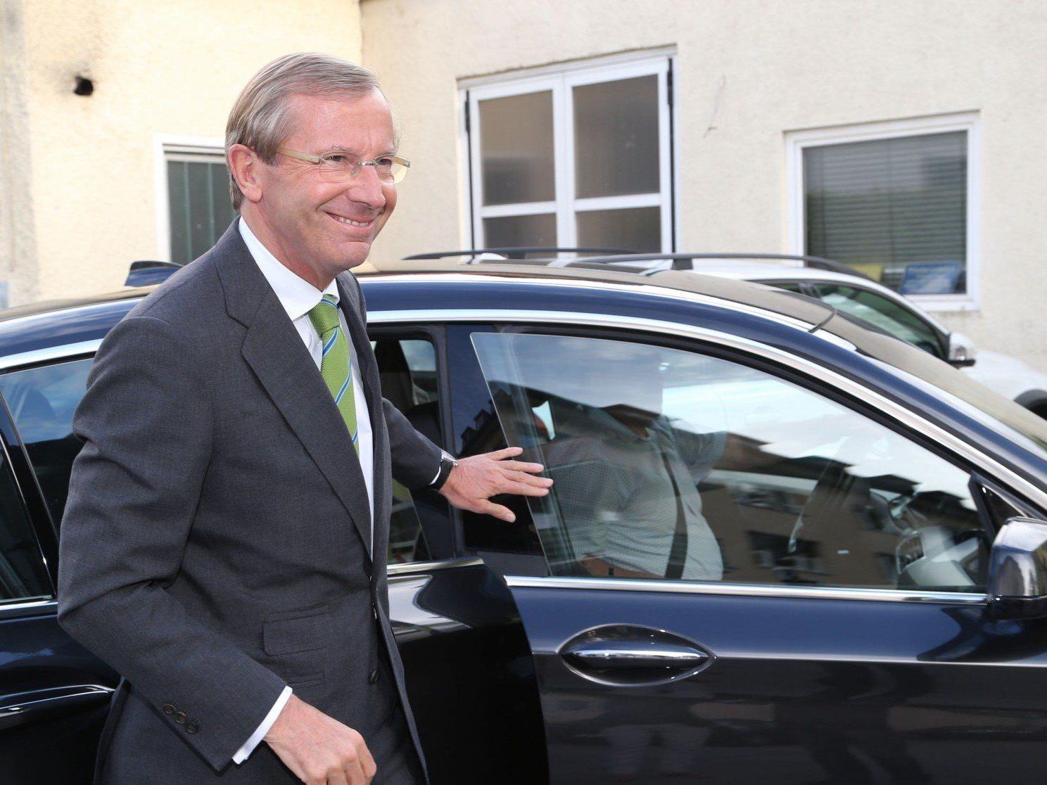 Die Salzburger ÖVP tritt mit den Grünen und dem Team Stronach in Koalitionsverhandlungen.