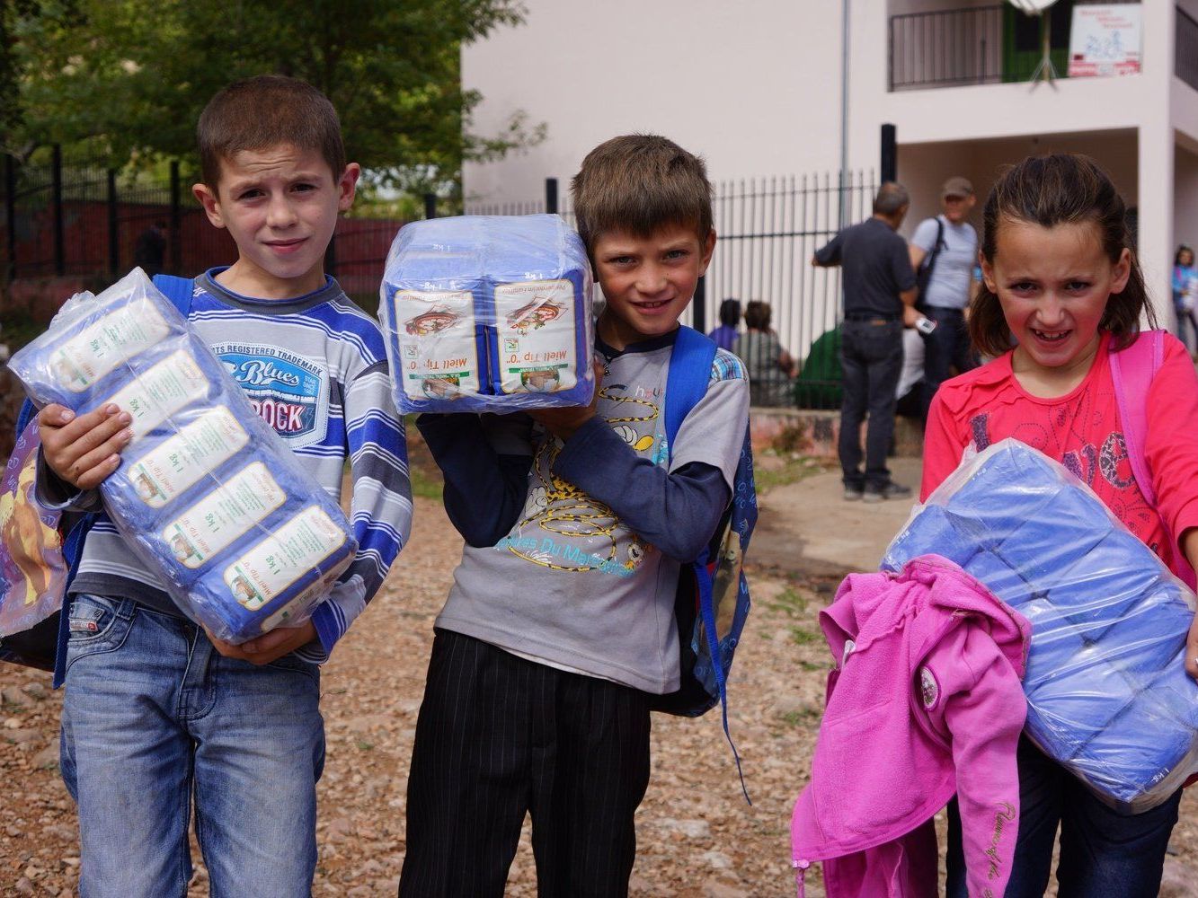 Die seit 1995 bestehende Hilfsaktion 'Schüler helfen Schülern' hat im Wolfurter Cubus und bei der Firma Omicron in Klaus den Film 'Albanien-unbekannter Nachbar' von Lotte und Josef Wurst präsentiert. Die seit 1995 bestehende Hilfsaktion 'Schüler helfen Schülern' hat im Wolfurter Cubus und bei der Firma Omicron in Klaus den Film 'Albanien-unbekannter Nachbar' von Lotte und Josef Wurst präsentiert.