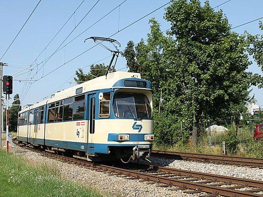 Bei einem Zusammenstoß mit der Badner Bahn gab es einen Verletzten Bei einem Zusammenstoß mit der Badner Bahn gab es einen Verletzten