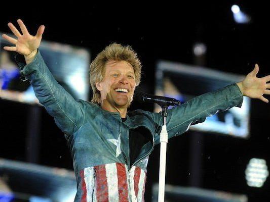 Regen konnte ihn nicht schrecken: Jon Bon Jovi beim Konzert in der Krieau am 17. Mai 2013