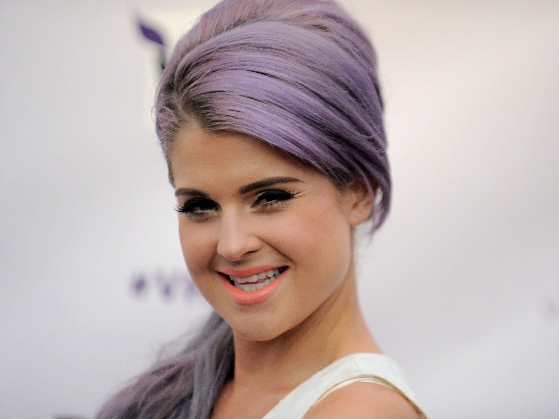Kelly Osbourne verspätet sich wegen einer Bombendrohung: Probleme bei Anreise zum Life Ball Kelly Osbourne verspätet sich wegen einer Bombendrohung: Probleme bei Anreise zum Life Ball
