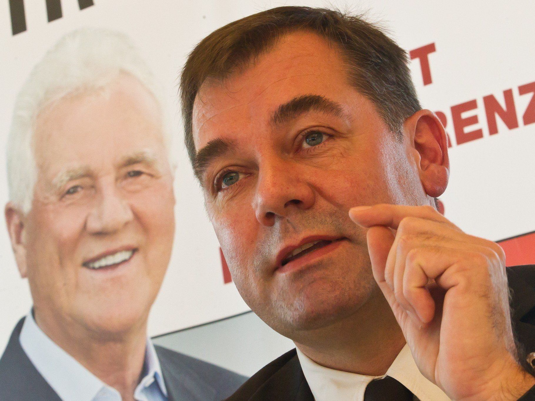 "Ortsgruppenleiter" des Team Stronach in der Kritik - Hagen will nun anderen Namen für Parteistruktur wählen. "Ortsgruppenleiter" des Team Stronach in der Kritik - Hagen will nun anderen Namen für Parteistruktur wählen.