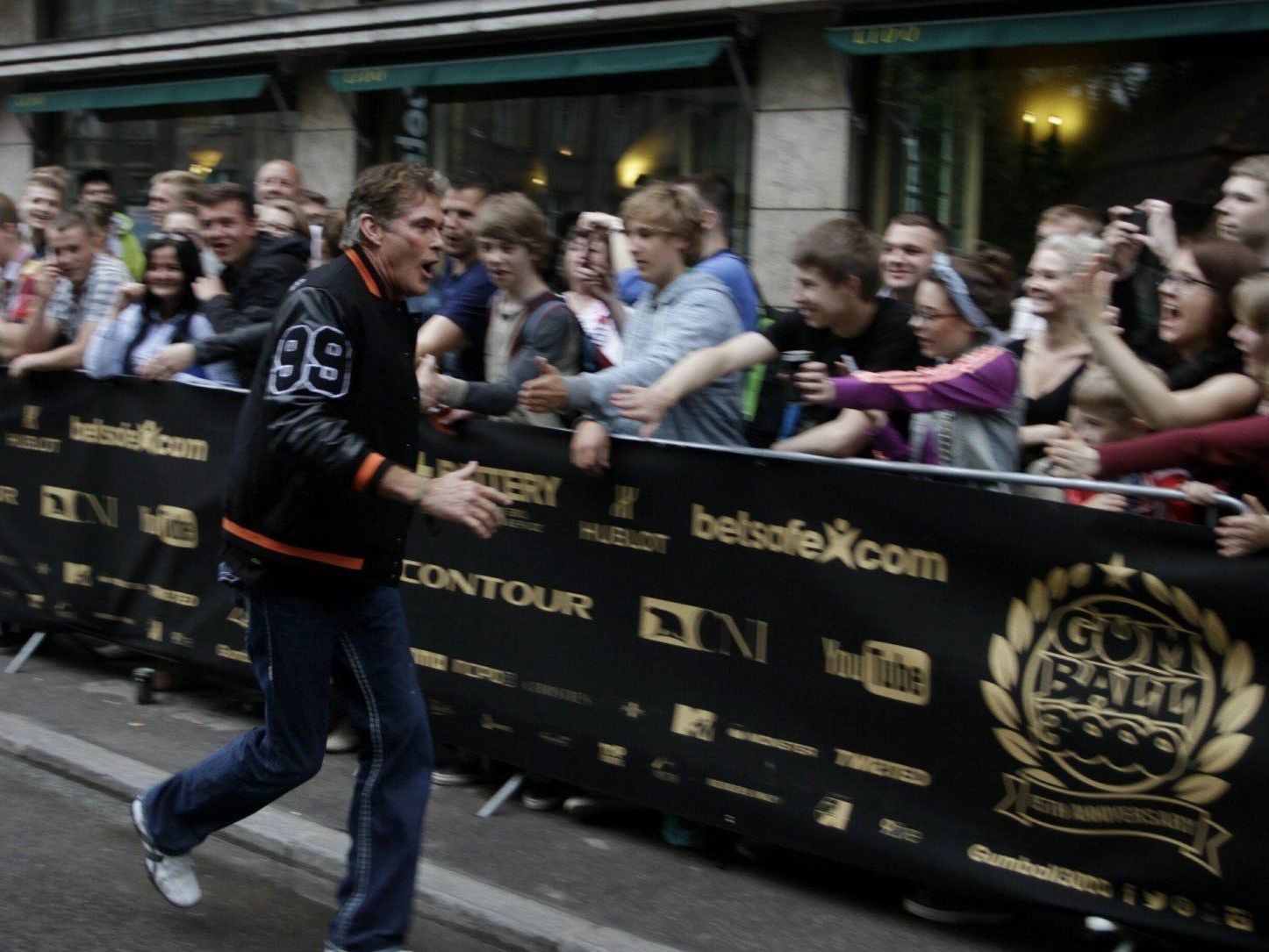 Die Gumball 3000-Rally macht am Donnerstag halt in Wien. Mit dabei: Luxusautos und David Hasselhof. Die Gumball 3000-Rally macht am Donnerstag halt in Wien. Mit dabei: Luxusautos und David Hasselhof.