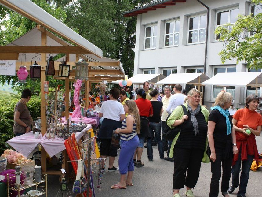 Ein beliebter Treffpunkt in Langenegg: der Markt der Begegnung. Ein beliebter Treffpunkt in Langenegg: der Markt der Begegnung.