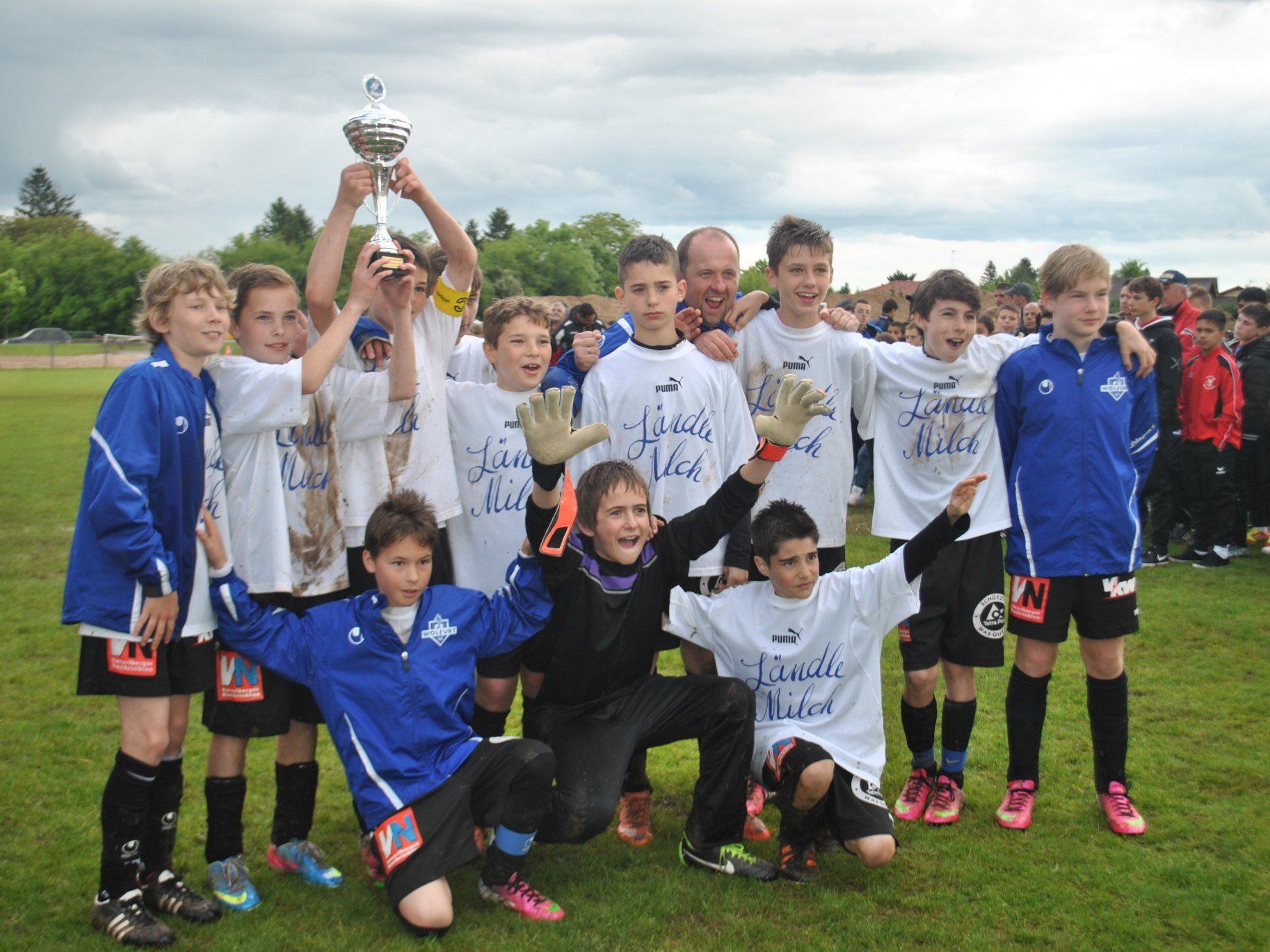 Die erfolgreiche U 13-Mannschaft hatte in Lyon Grund zu feiern. Die erfolgreiche U 13-Mannschaft hatte in Lyon Grund zu feiern.