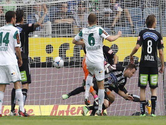 Mario Sonnleitner (Rapid) mit dem Treffer zum 1:2 während der Tipp3-Bundesliga-Begegnung zwischen SK Puntigamer Sturm Graz und SK Rapid Wien