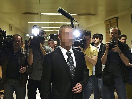 Der angeklagte mutmaßliche Rotlichtboss Richard St. am Wiener Landesgericht Der angeklagte mutmaßliche Rotlichtboss Richard St. am Wiener Landesgericht