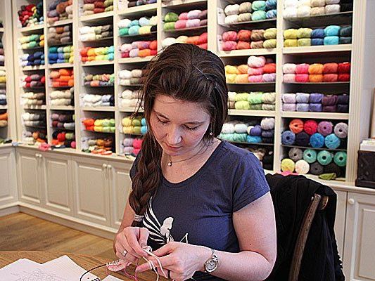 Babydecke in progress: Beim Strickkurs im Wiener Woll-Café Laniato Babydecke in progress: Beim Strickkurs im Wiener Woll-Café Laniato