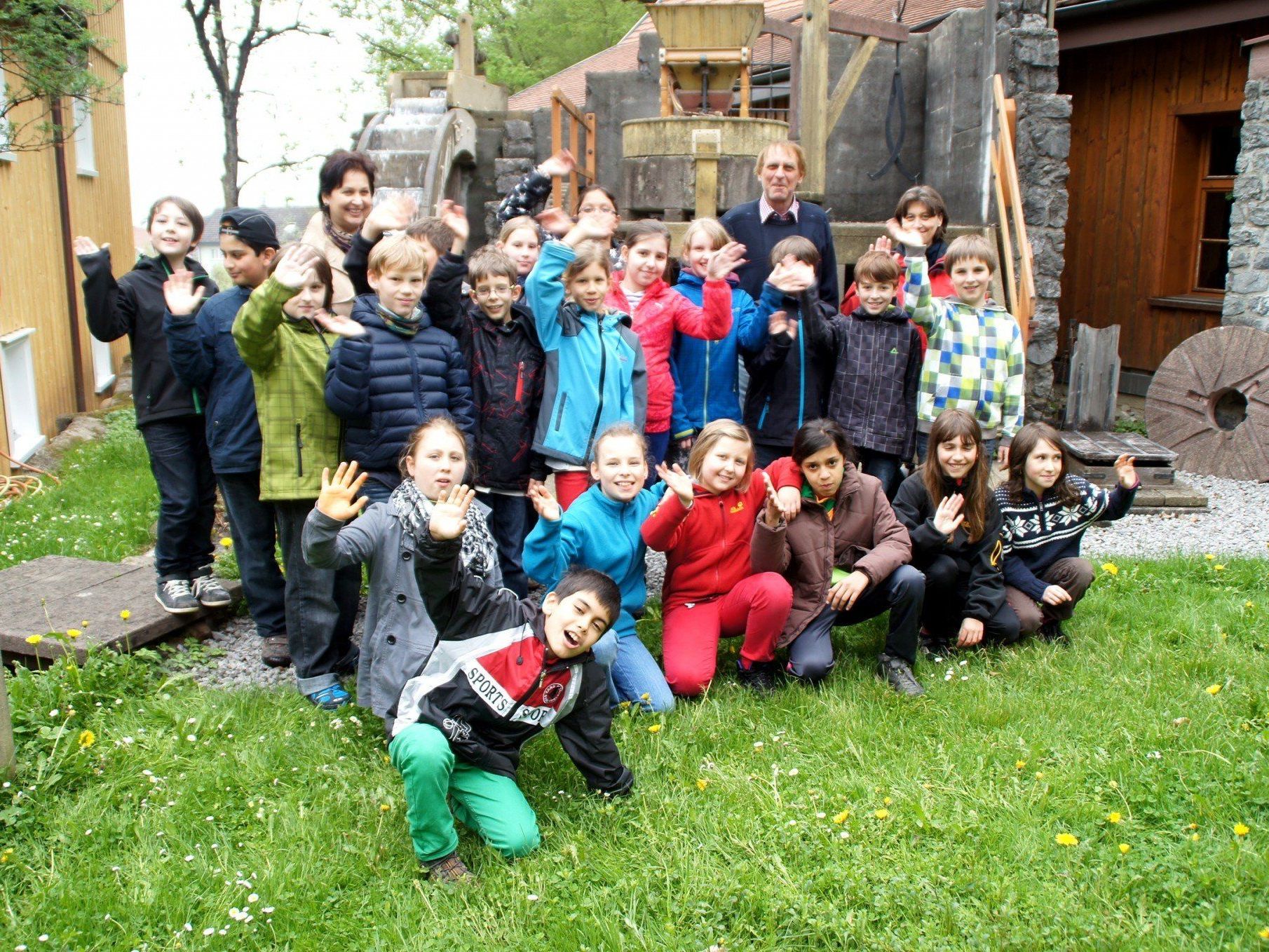 Die 4b Klasse der VS-Fußach besuchte Stoffels Museum! Die 4b Klasse der VS-Fußach besuchte Stoffels Museum!