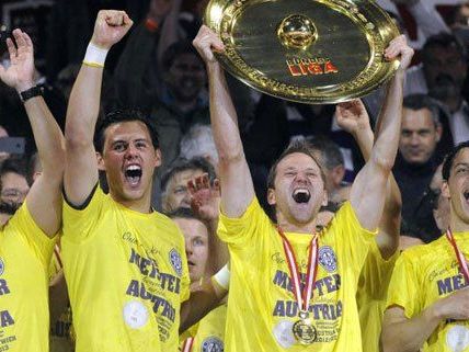 Die Wiener Austria feiert am Dienstag ihren 24. Meistertitel vor dem Rathaus Die Wiener Austria feiert am Dienstag ihren 24. Meistertitel vor dem Rathaus