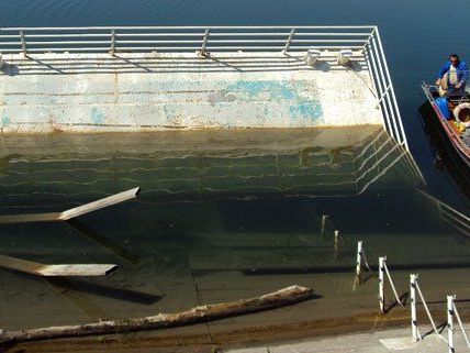 Dieses Floß wurde 2011 entfernt und muss nun laut Gerichtsurteil wieder montiert werden. Dieses Floß wurde 2011 entfernt und muss nun laut Gerichtsurteil wieder montiert werden.