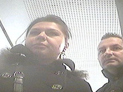 Die Polizei bittet um Hinweise auf die Verdächtigen. Die Polizei bittet um Hinweise auf die Verdächtigen.