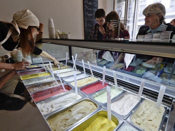 Der neue Eissalon bietet speziell vegane Eissorten. Der neue Eissalon bietet speziell vegane Eissorten.