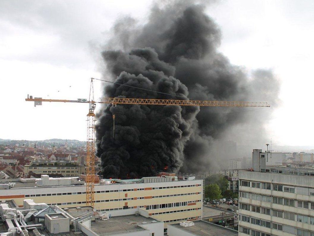 Im Möbelhaus Leiner am Grazer Hauptbahnhof brach am Mittwoch ein Feuer aus. Im Möbelhaus Leiner am Grazer Hauptbahnhof brach am Mittwoch ein Feuer aus.