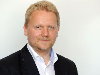 Nikolaus Koller folgt auf Reinhard Christl als Leiter des Studiengangs für Journalismus. Nikolaus Koller folgt auf Reinhard Christl als Leiter des Studiengangs für Journalismus.