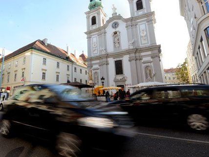 Noch sind auf der Mariahilfer Straße Autos erlaubt. Noch sind auf der Mariahilfer Straße Autos erlaubt.