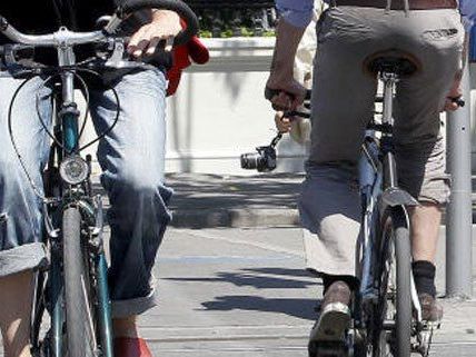 "Wiener Diagonale" - Mit dem Fahrrad legal diagonal über die Kreuzung "Wiener Diagonale" - Mit dem Fahrrad legal diagonal über die Kreuzung