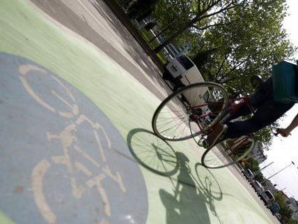 Radfahren in Wien soll verbessert werden. Dazu hat die Rot-grüne Stadtregierung im Gemeinderat nun einen Grundsatzbeschluss abgesegnet.