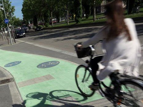 Grüne Radwege - eine Wiener Lösung, die international ihresgleichen sucht. Grüne Radwege - eine Wiener Lösung, die international ihresgleichen sucht.