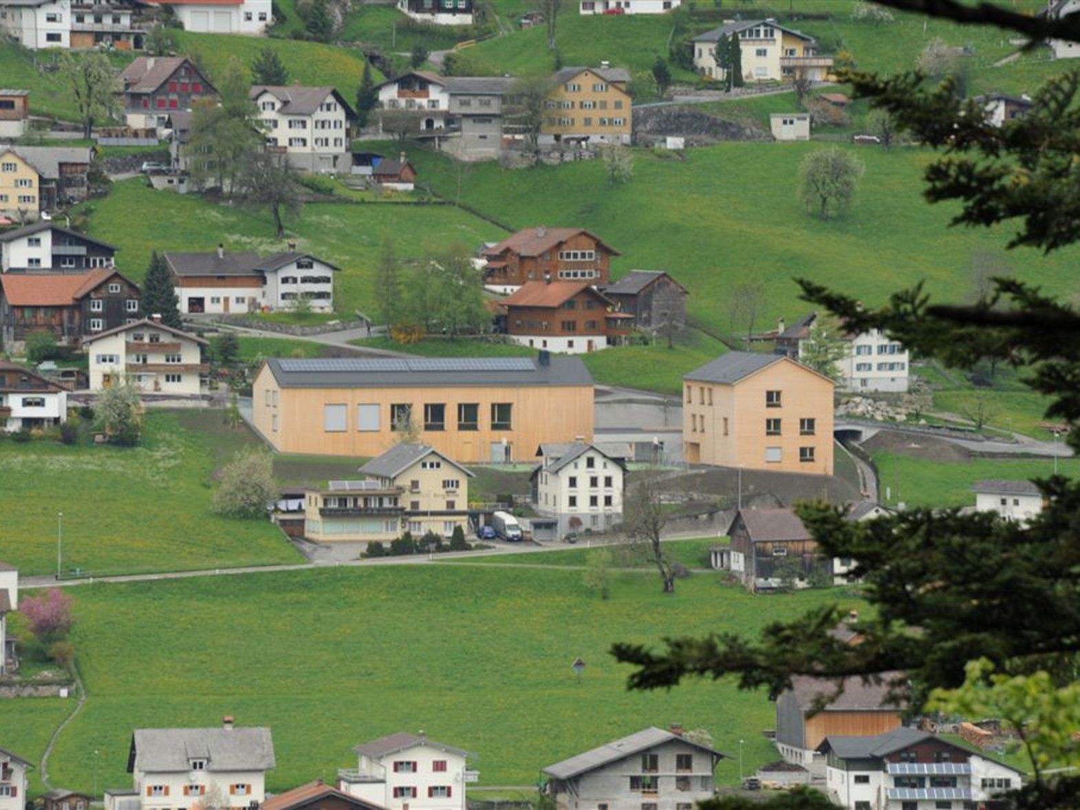 Die neue Volksschule und der Mehrzwecksaal wurden feierlich eröffnet. Die neue Volksschule und der Mehrzwecksaal wurden feierlich eröffnet.