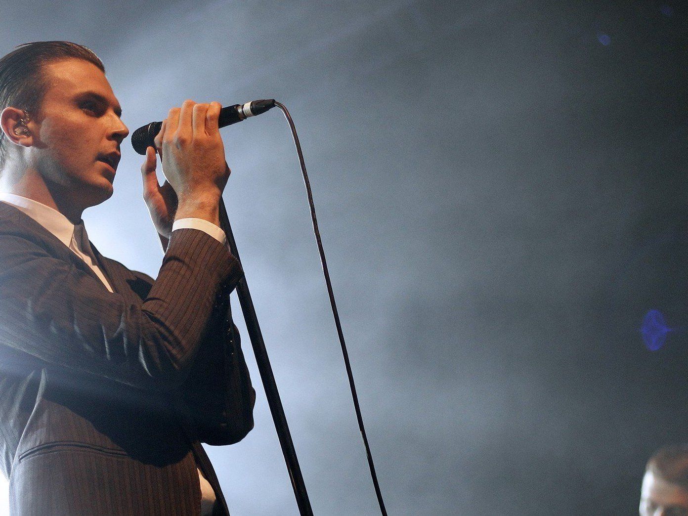 Die Pop-Band "Hurts" tritt am Wiener Donauinselfest 2013 auf. Die Pop-Band "Hurts" tritt am Wiener Donauinselfest 2013 auf.