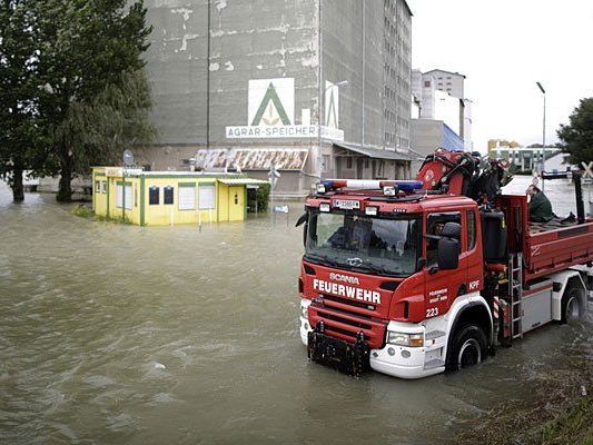 Die Hochwasser-Lage am Alberner Hafen: Besserung ist in Sicht Die Hochwasser-Lage am Alberner Hafen: Besserung ist in Sicht