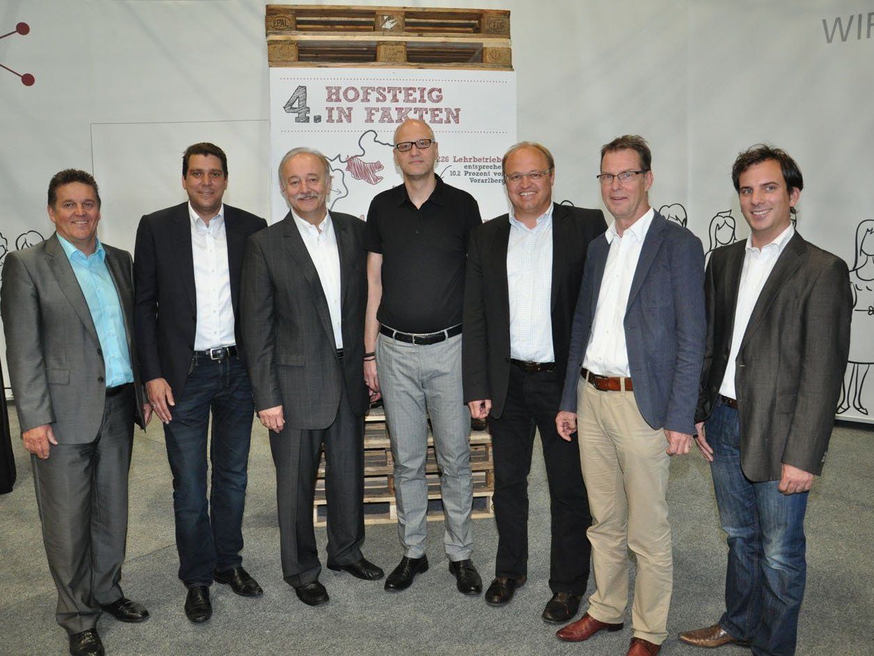 Die Bürgermeister der neuen Wirtschaftsregion mit Vereinsobmann Markus Dietrich (vierter v.links) Die Bürgermeister der neuen Wirtschaftsregion mit Vereinsobmann Markus Dietrich (vierter v.links)