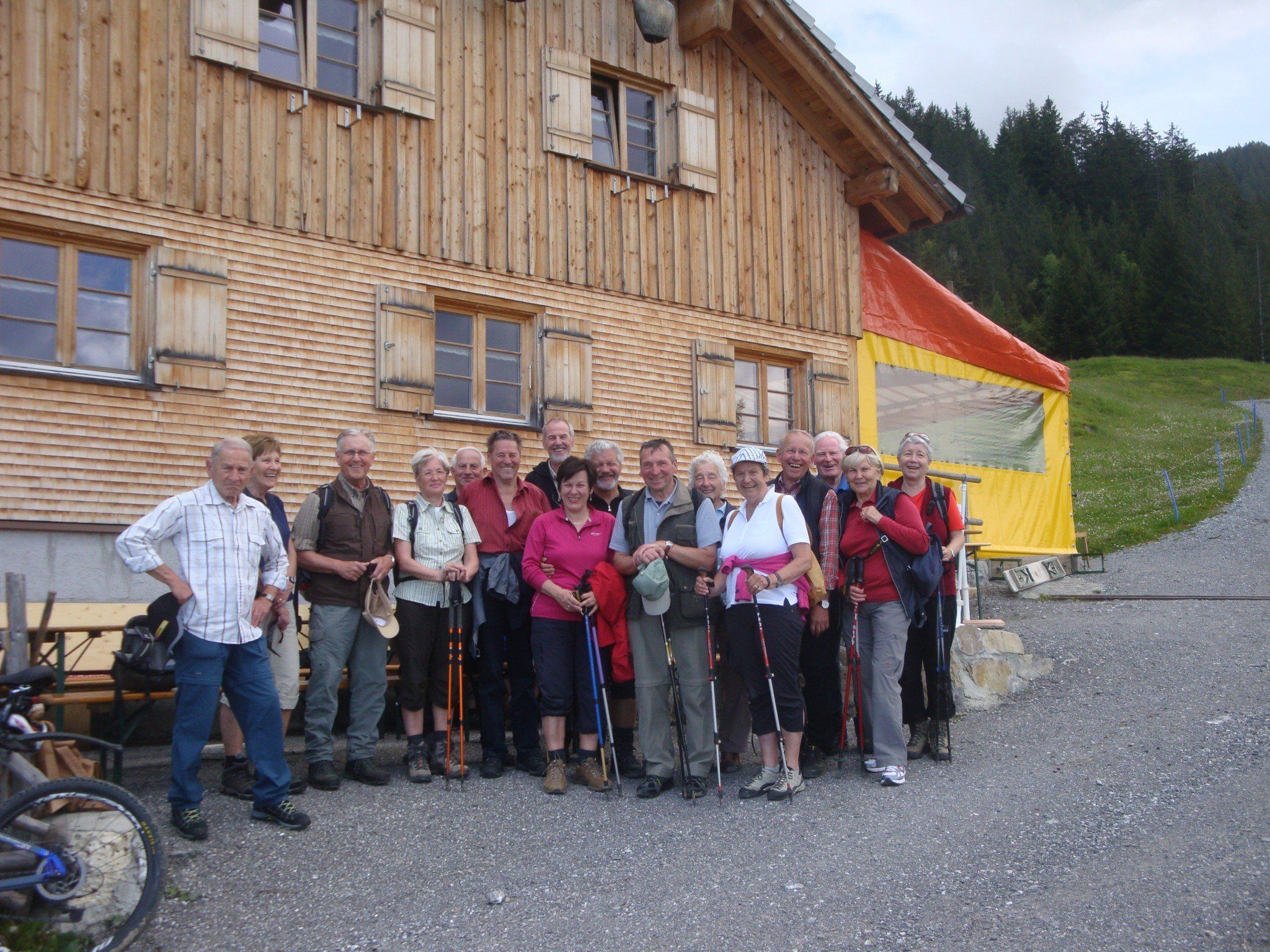 Vor der Almein-Hütte Vor der Almein-Hütte