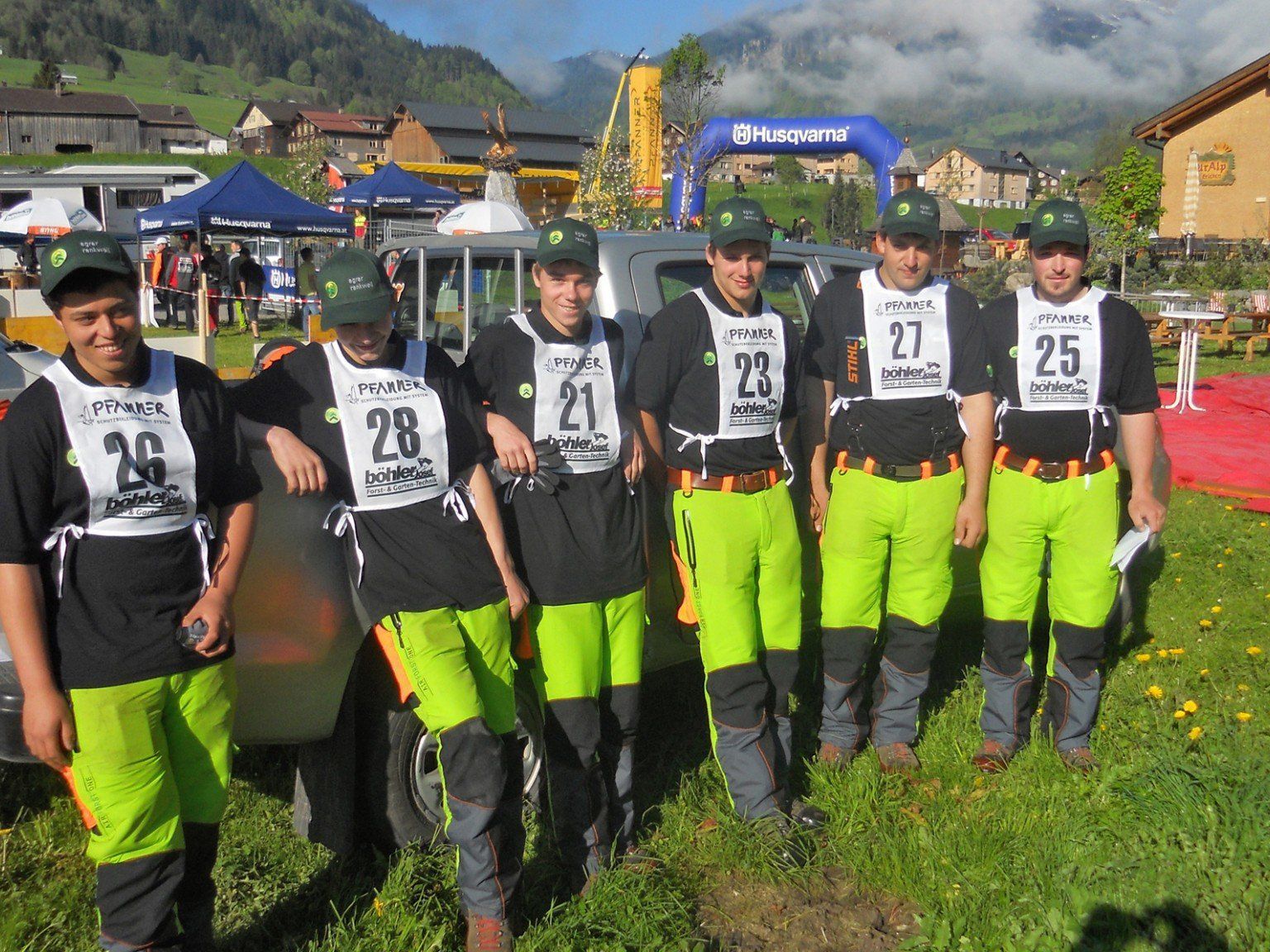 Die Teams der Agrargemeinschaft Rankweil errangen den dritten und vierten Platz bei der Landesforstmeisterschaft im Bregenzerwald. V.l.: Edgar Marte, Daniel Fehr, Raphael Schwarz, Thomas Bertschler, Bernd Ranninger und Florian Schedler. Die Teams der Agrargemeinschaft Rankweil errangen den dritten und vierten Platz bei der Landesforstmeisterschaft im Bregenzerwald. V.l.: Edgar Marte, Daniel Fehr, Raphael Schwarz, Thomas Bertschler, Bernd Ranninger und Florian Schedler.