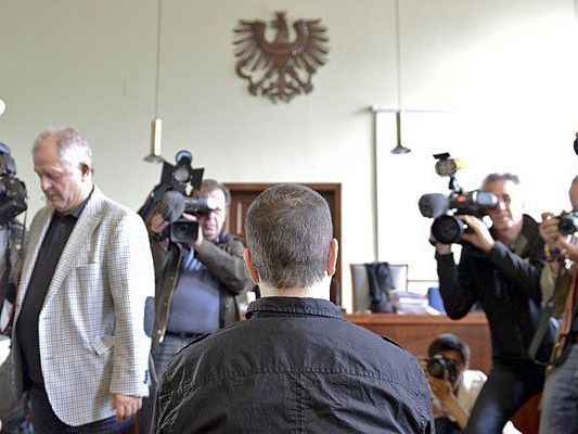 Beim Prozess in Wiener Neustadt Beim Prozess in Wiener Neustadt