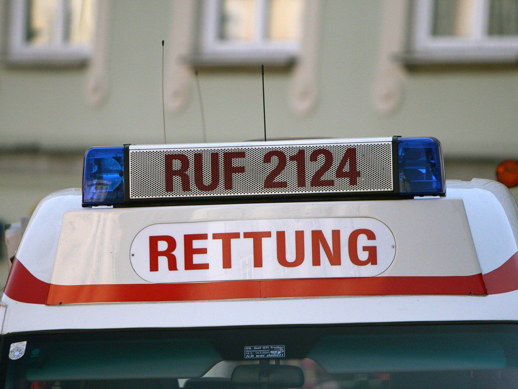 Der 57-jährige Landwirt war mit Reinigungsarbeiten beschäftigt gewesen. Der 57-jährige Landwirt war mit Reinigungsarbeiten beschäftigt gewesen.